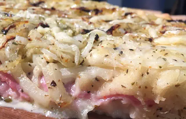 FUGAZZETTA  RELLENA  CON  JAMON