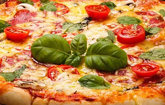 NAPOLITANA  CON  ALBAHACA